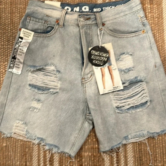 SONG  WOMENS SHORT NWT - Picture 1 of 6